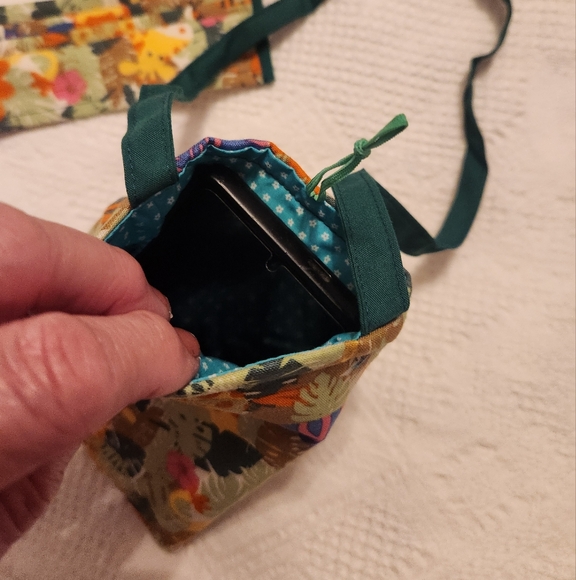 Handmade crossbody colorful Animal/Jungle themed Cell Phone Bag - Picture 5 of 6